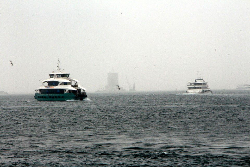 İstanbul Boğazı sis nedeniyle transit gemi geçişlerine kapatıldı - 1