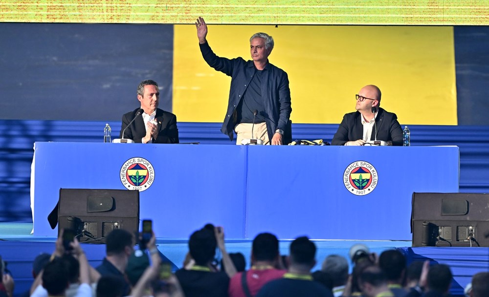 Jose Mourinho, Fenerbahçe'ye imzayı attı - 6