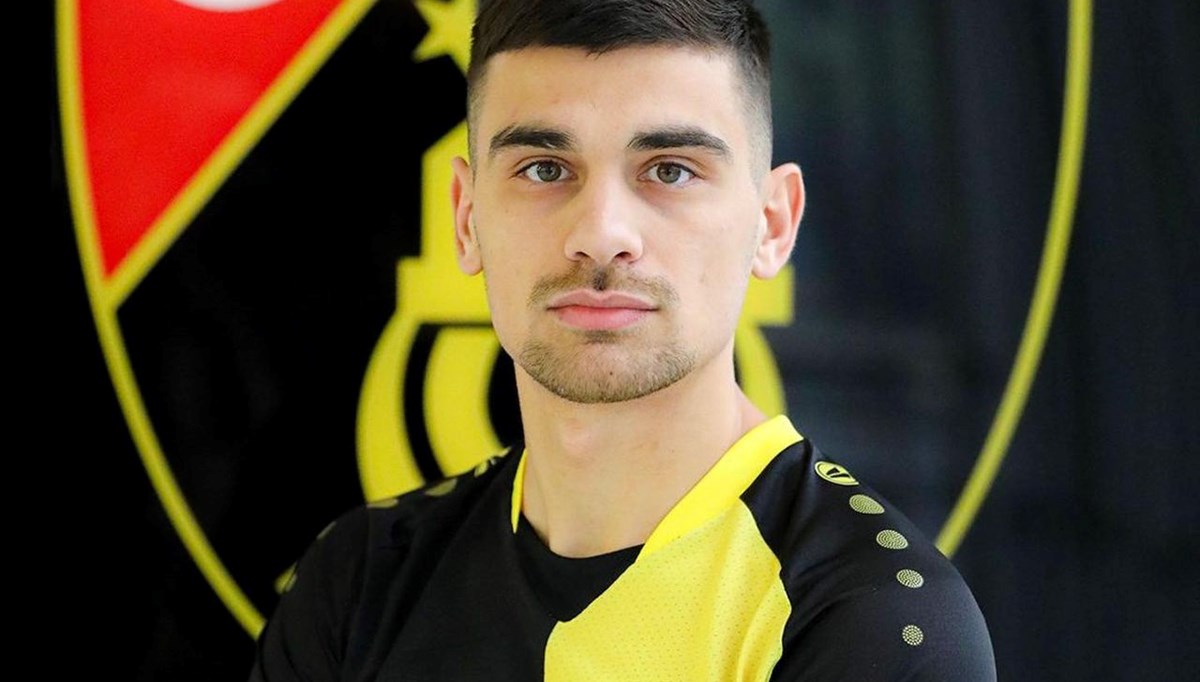 TFF Fair Play Ödülleri'nde en centilmen futbolcu Loshaj oldu TFF Fair Play Ödülleri'nde en centilmen futbolcu Loshaj oldu