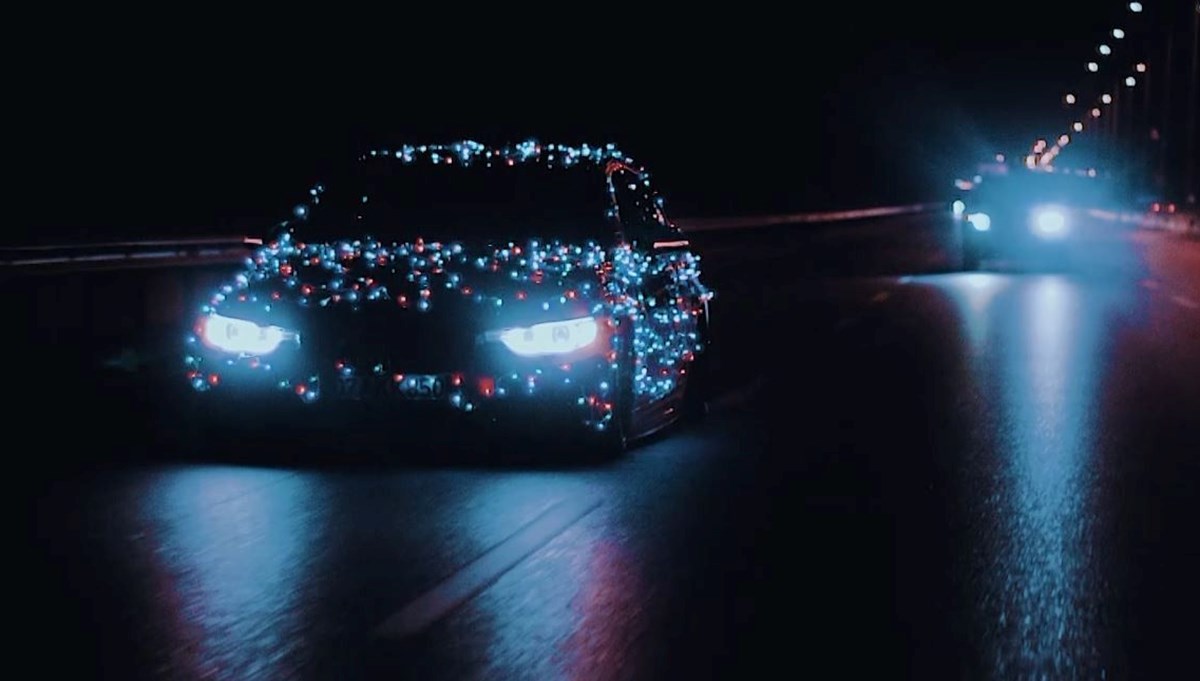 Yılbaşı ağacı değil otomobil (Polis affetmedi)