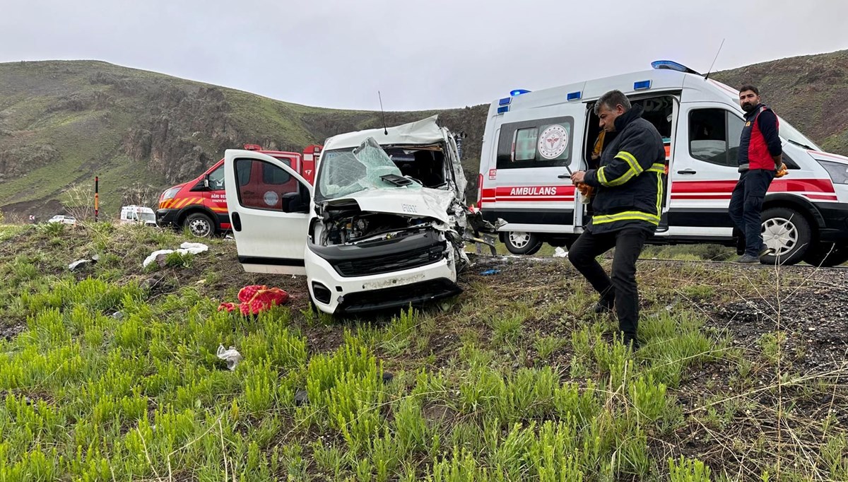 Ağrı'da feci kaza: 2 ölü, 5 yaralı