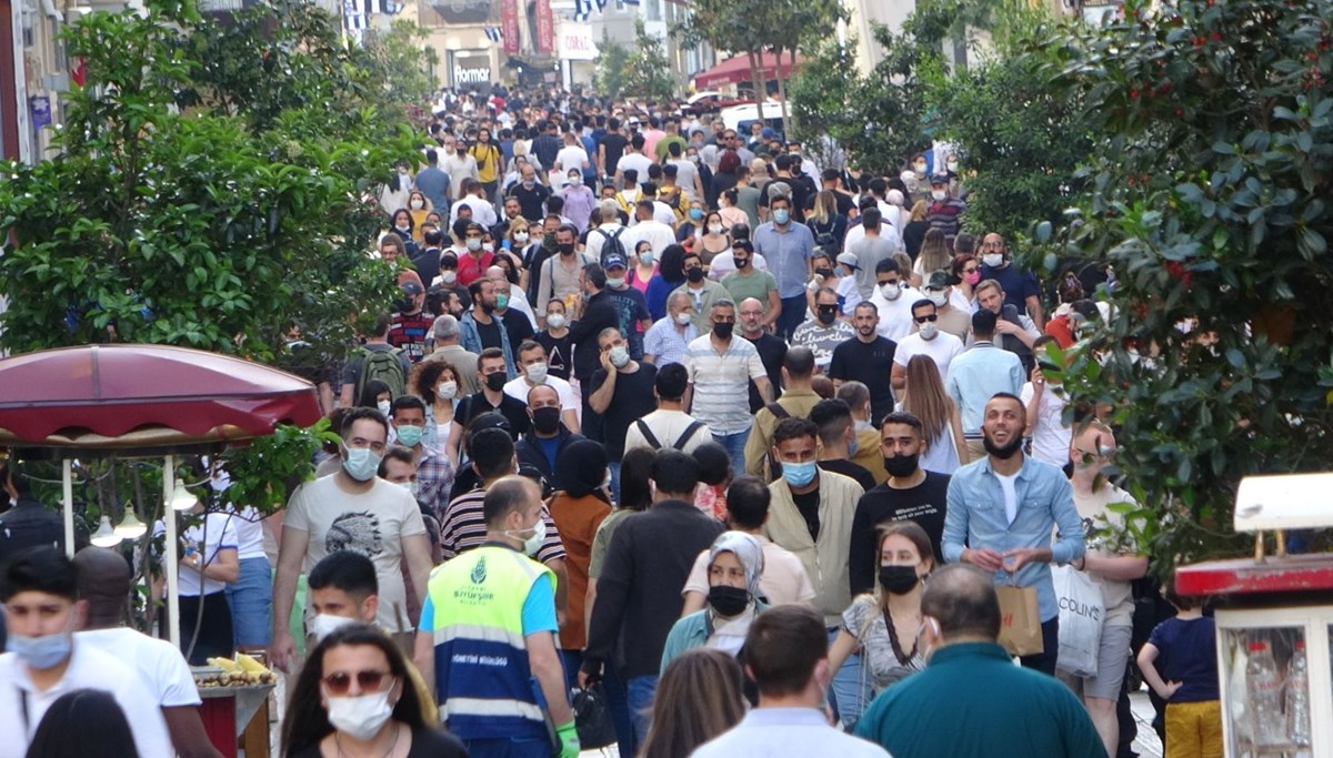 İstiklal Caddesi'nde yoğunluk