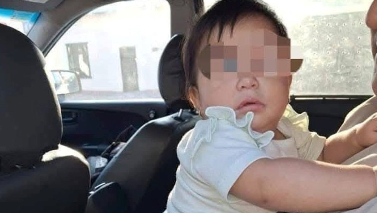 Annesi öldürüldü, 9 aylık bebek yolda emeklerken bulundu Annesi öldürüldü, 9 aylık bebek yolda emeklerken bulundu