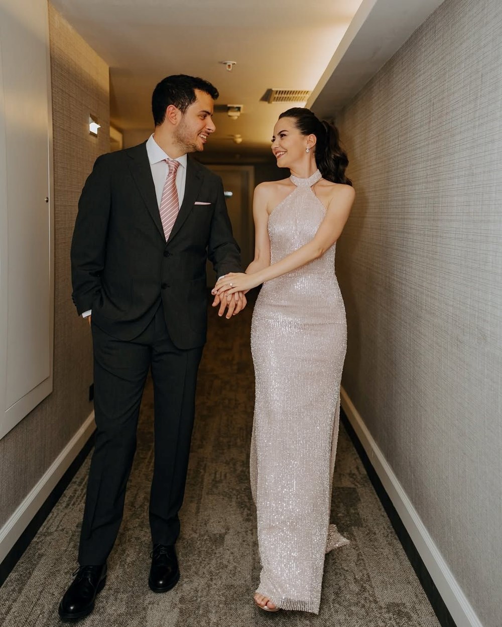 Oyuncu Ezgi Şenler'den nişan pozları: Damat kahvesine limon sıktı 72 KzEeFetSTU d7FanaG K9g