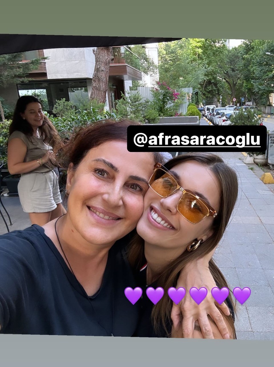 Yalı Çapkını'nın başrolü Afra Saraçoğlu ile yönetmen Hilal Saral bir araya geldi - 1
