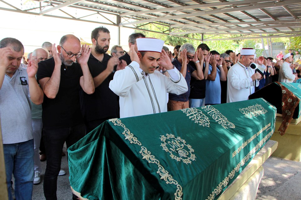 Yaşar Kemal'in manevi oğlu Raşit Gökçeli son yolculuğuna uğurlandı - 3