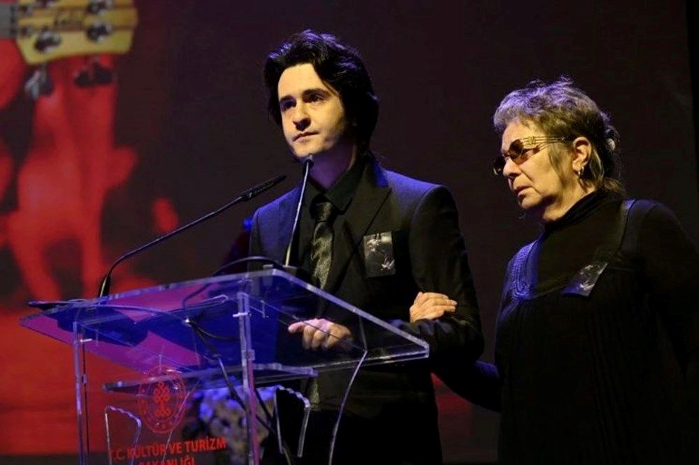 Özkan Uğur'un ölüm yıl dönümünde duygusal paylaşım: "Boşluğun dolmuyor" - 4