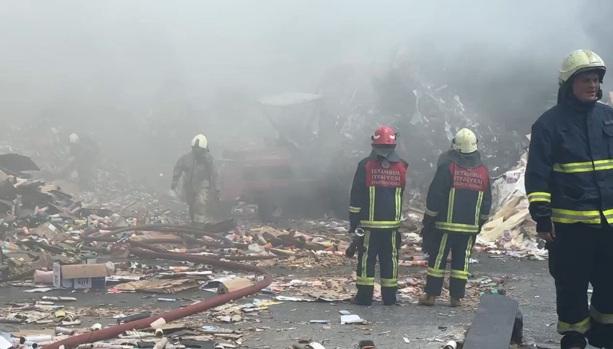 İstanbul'da geri dönüşüm tesisinde yangın İstanbul'da geri dönüşüm tesisinde yangın