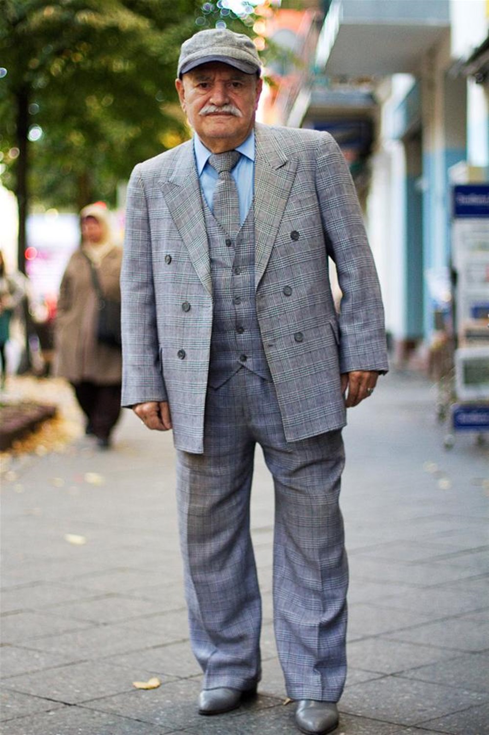Пожилой мужчина москва. Пожилой мужчина в костюме. Пожилой мужчина в пиджаке. Одежда для пожилых мужчин. Старик в пиджаке.