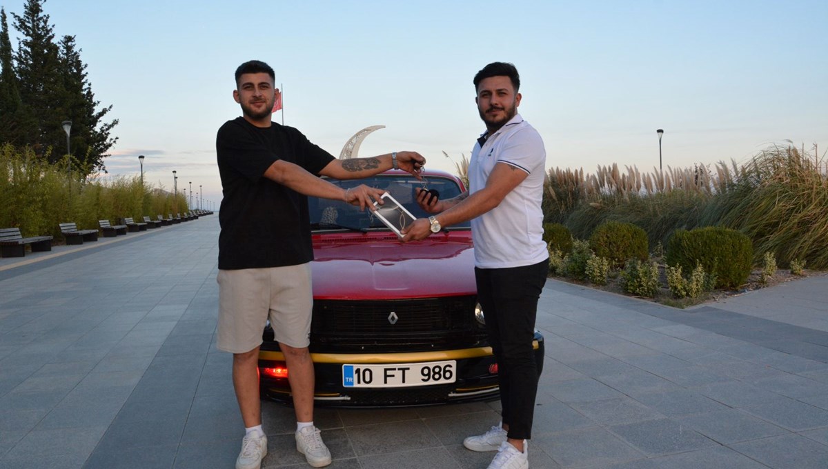 Balıkesir'de ilginç takas: iPhone 16 için otomobilinden vazgeçti Balıkesir'de ilginç takas: iPhone 16 için otomobilinden vazgeçti