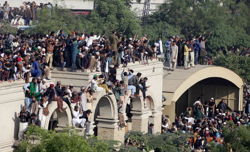 Pakistan'da on binler cenazeye katıldı - 11