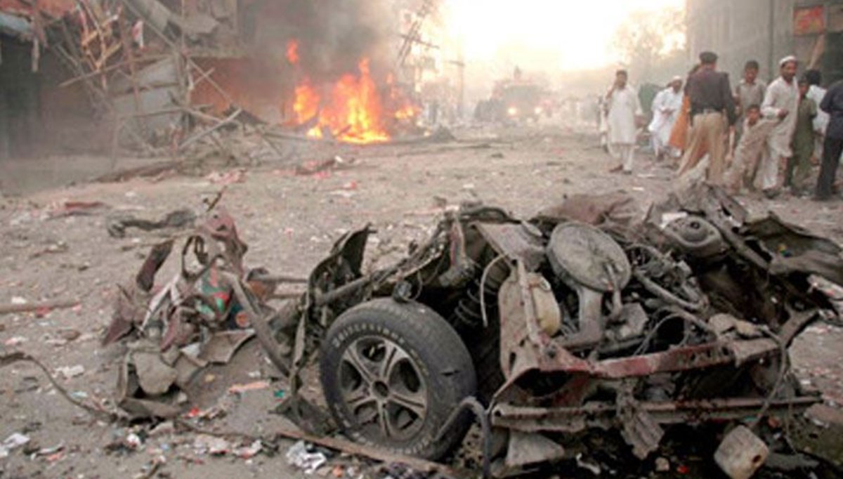 Afganistan'da bomba yüklü araçla saldırı: 25 ölü