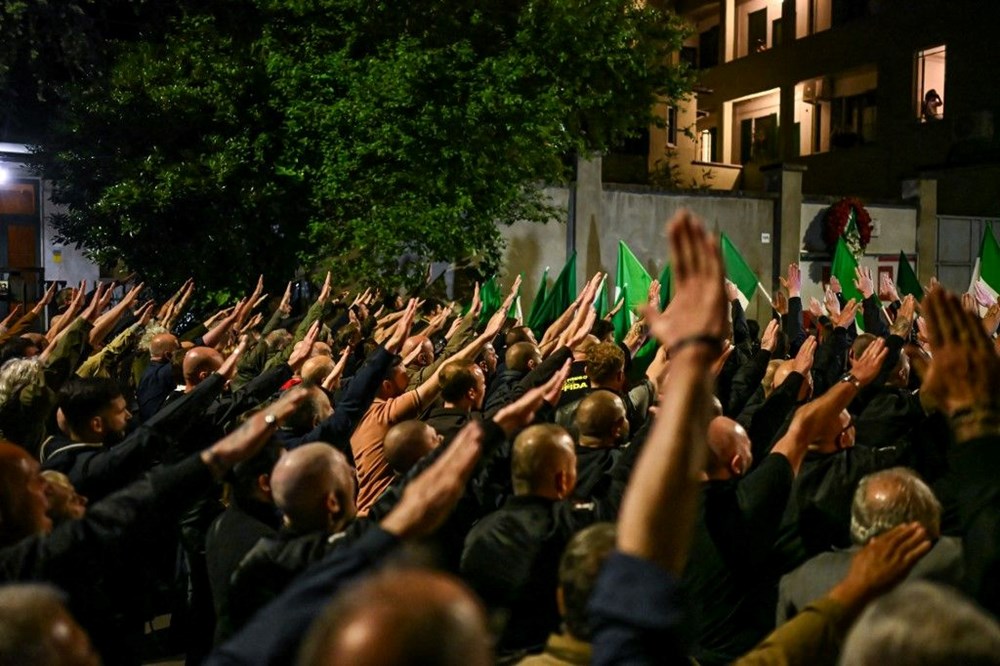 İtaliya 50 il əvvəl öldürülən gənci "faşist salamı" ilə yad edir - 5
