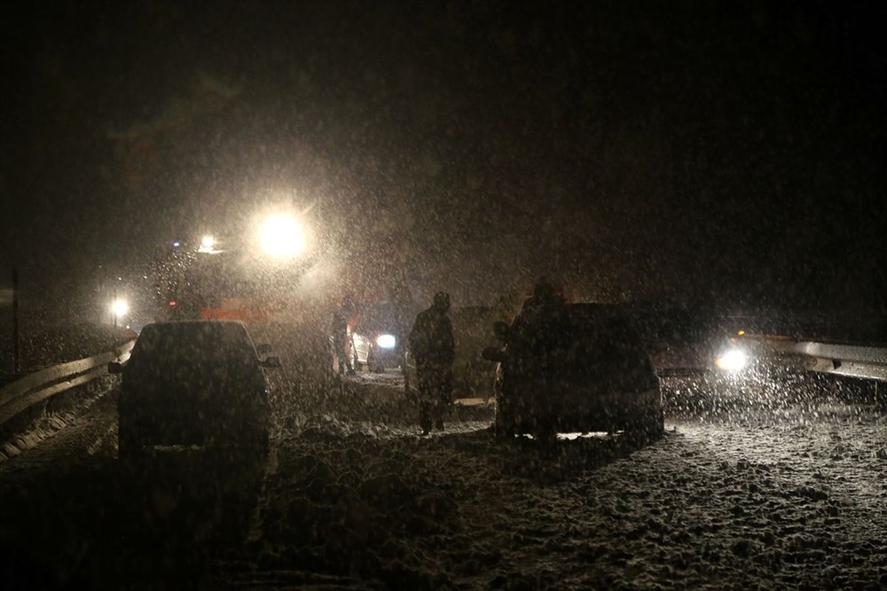 Sivas-Tokat karayolu yoğun kar yağışı dolayısıyla trafiğe kapandı - 11