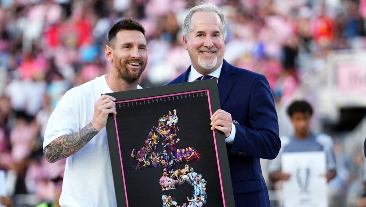Inter Miami'den Lionel Messi'ye özel plaket Inter Miami'den Lionel Messi'ye özel plaket