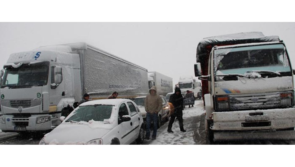 Ankara-İstanbul yolu iki saat kapalı kaldı