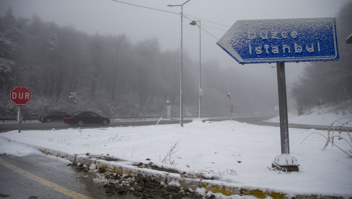 Bolu Dağı geçişinde kar yağışı