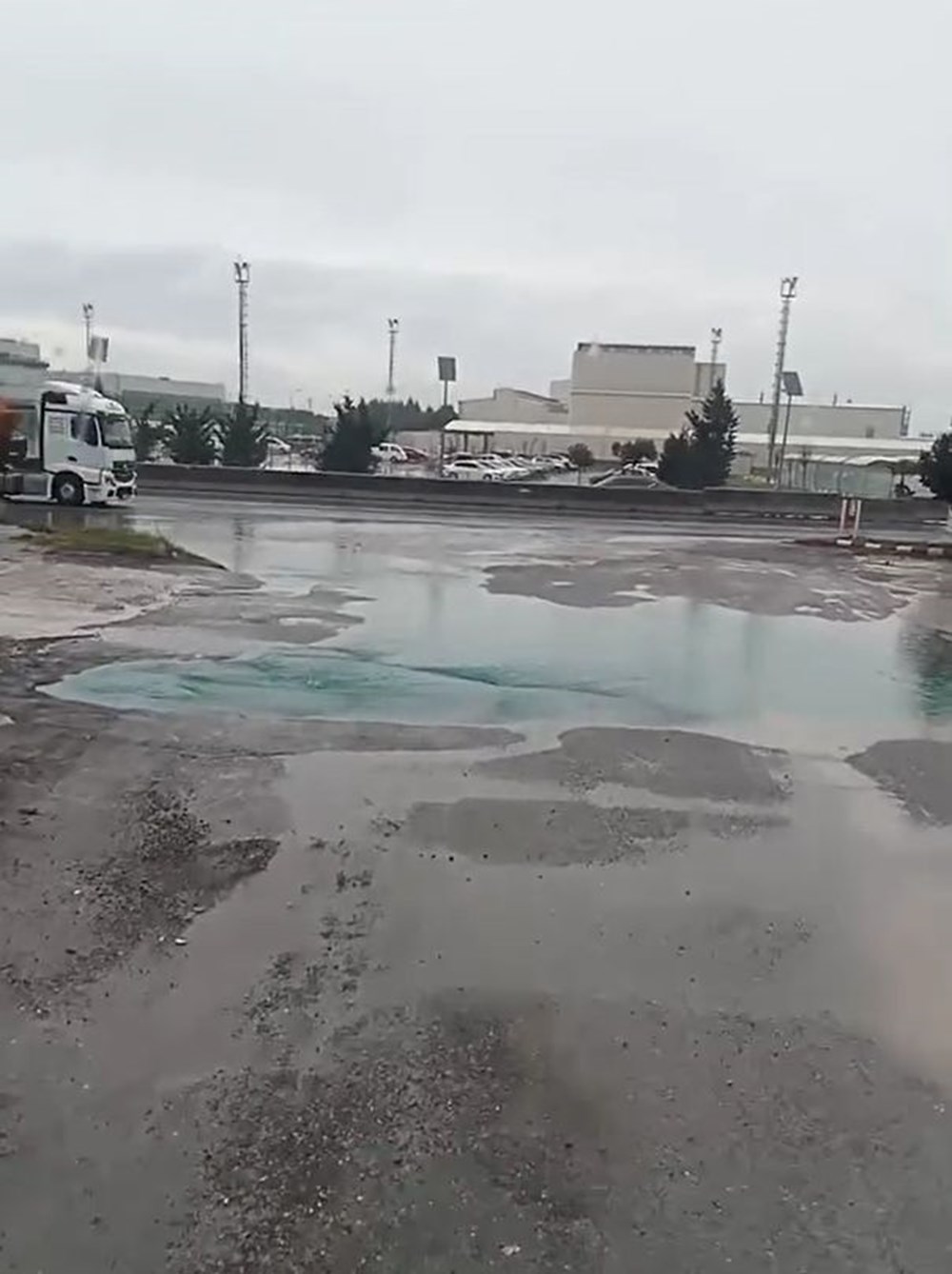 Rögardan mavi renkli su taşmıştı: Ekipler kaynağını tespit etti - 3