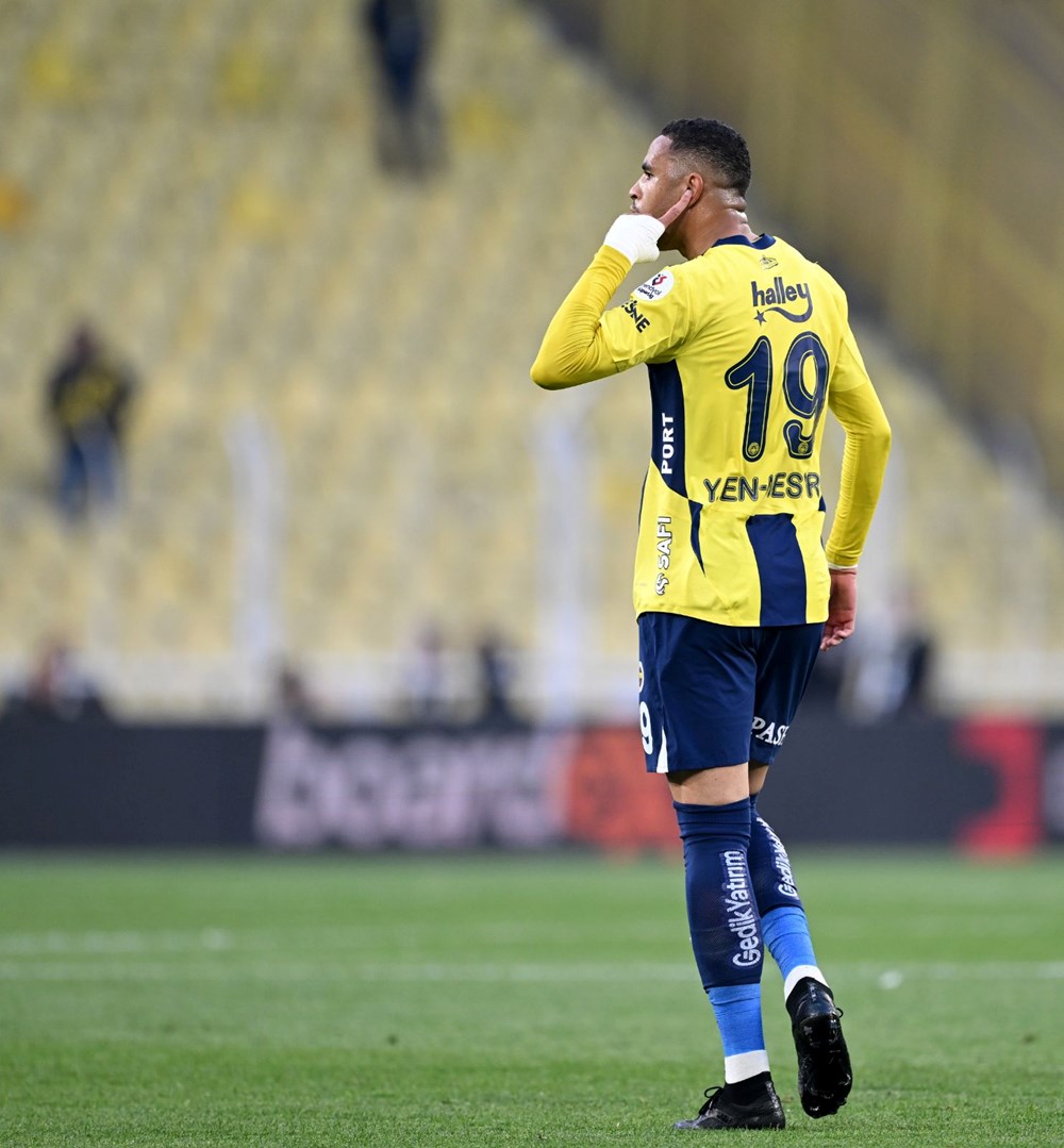 Fenerbahçe taraftarıyla atıştı, menajerine talimat verdi: "Bana kulüp bul" 79 L3XmGLoUr0 7kfFMHHossQ