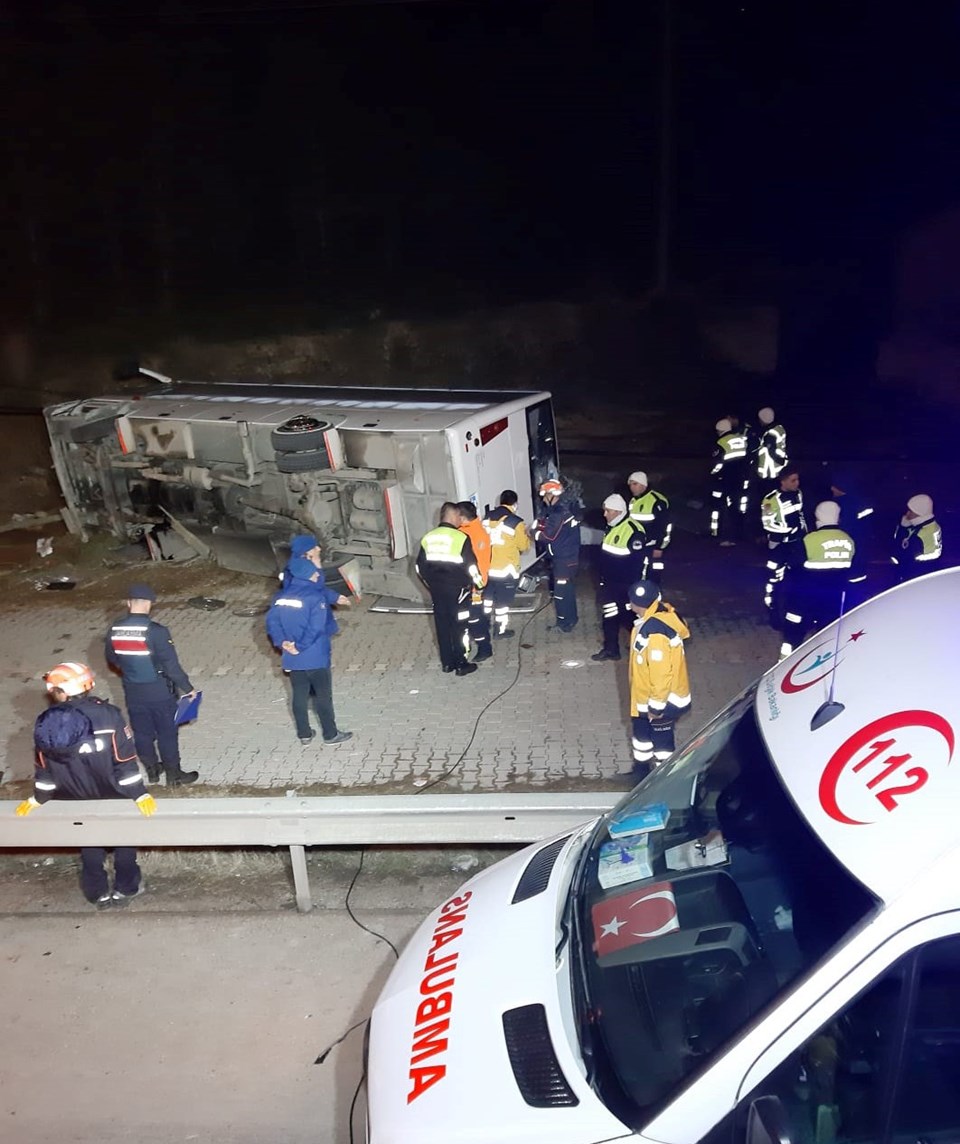 MKE Ankaragücü taraftarlarını taşıyan midibüs kaza yaptı: 2 ölü, 23 yaralı - 1