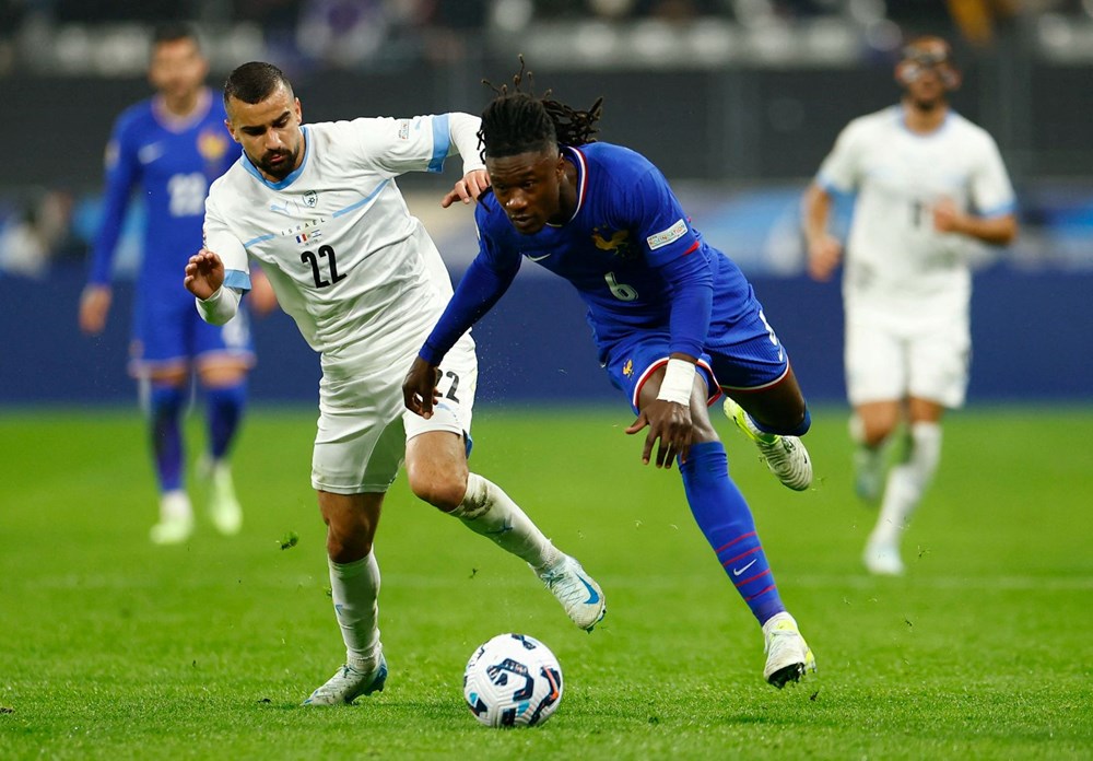 Fransa-İsrail futbol maçında gergin anlar: İsrail milli marşı ıslıklandı, tribünler karıştı - 1