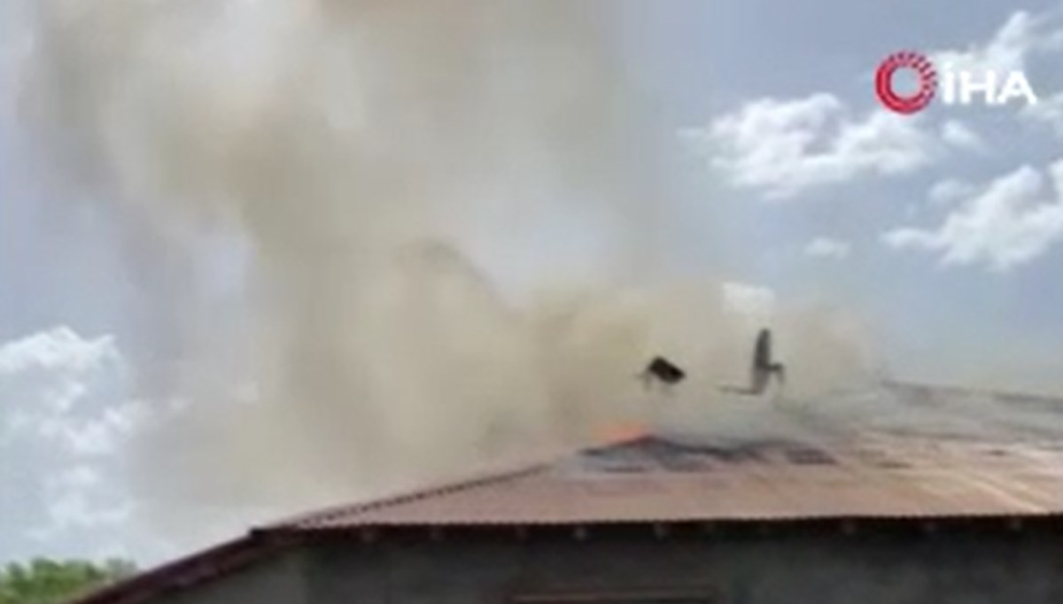 Bingöl'de korkutan çatı yangını Bingöl'de korkutan çatı yangını