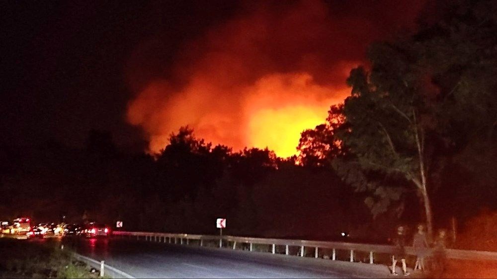 Turizm cenneti Kemer'de orman yangını - 23