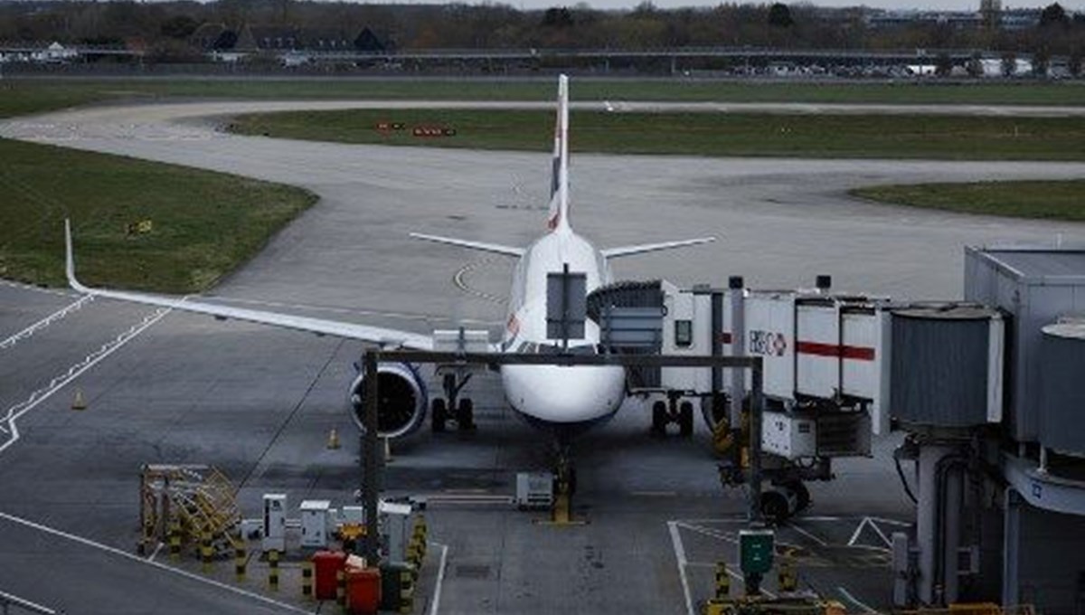 Londra'da havalimanında tehlikeli madde alarmı