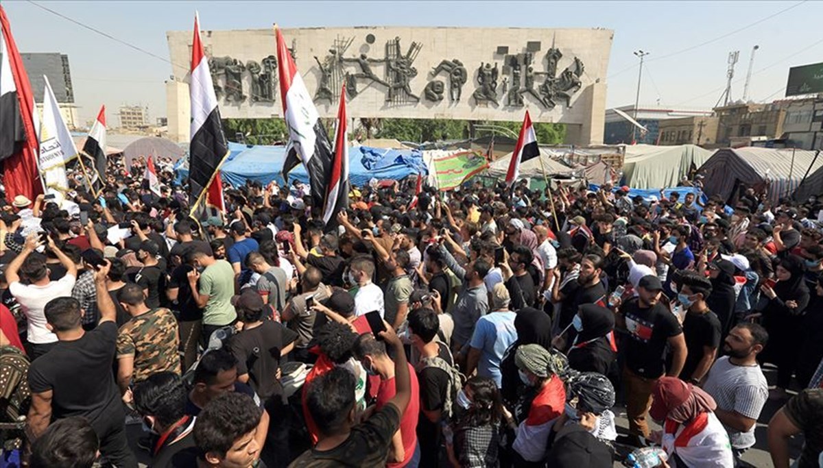 Irak'ta aylardır maaş alamayan memurlar greve gitti