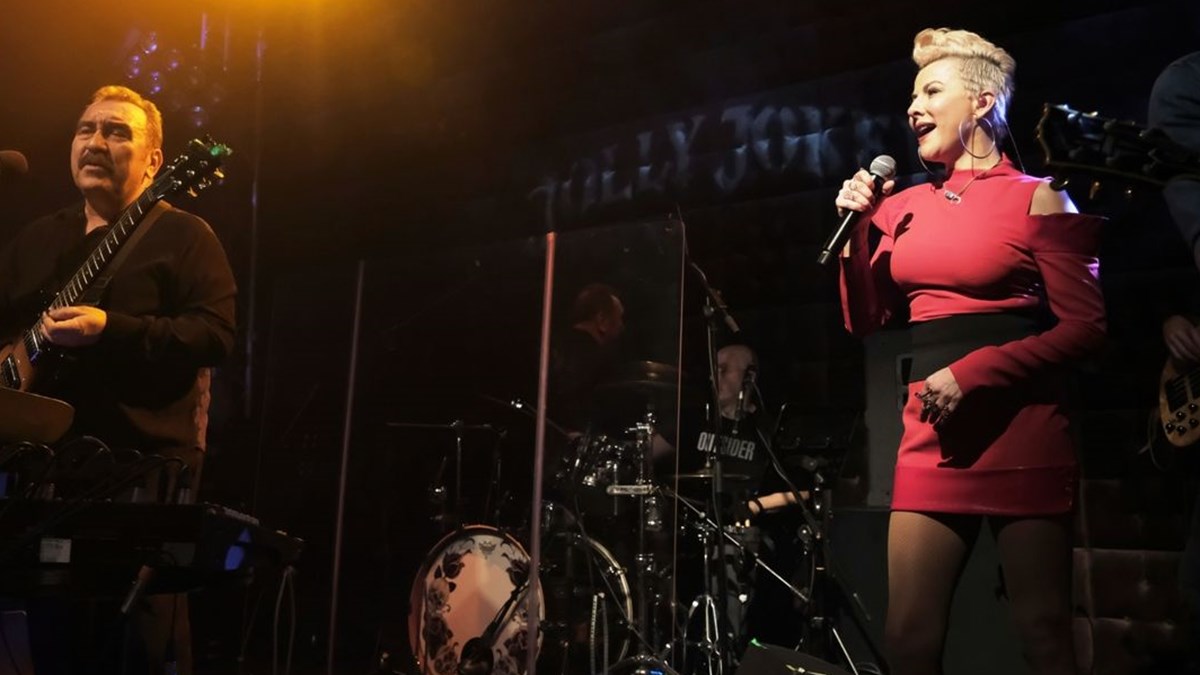 Umit Besen Ve Pamela Dan Elektro Dans Ntv