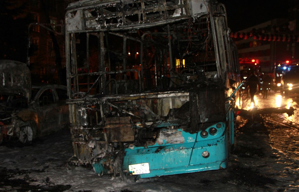 Kağıthane'de halk otobüsüne molotofkokteylli saldırı - 1