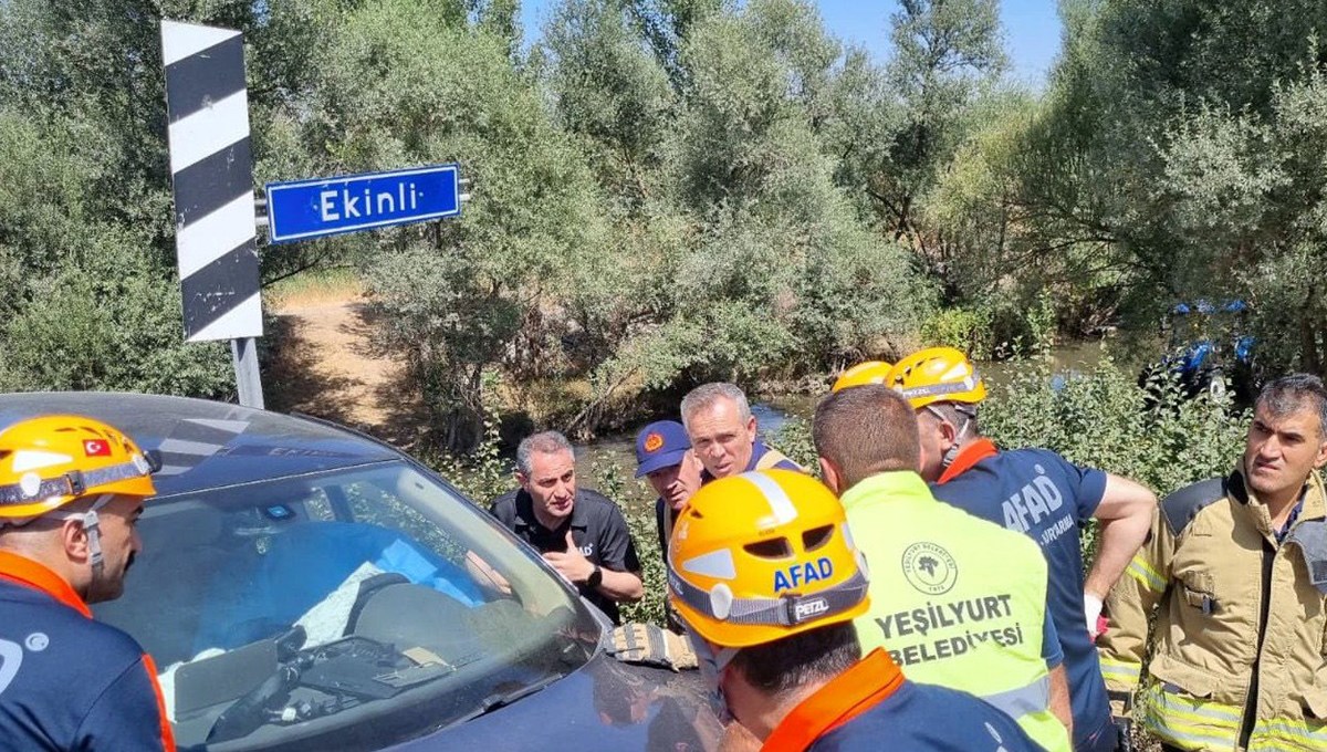 Otomobil köprü bariyerine girdi