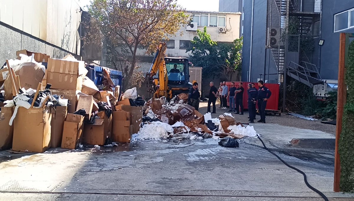 Ataşehir'de fabrika bahçesinde yangın paniği