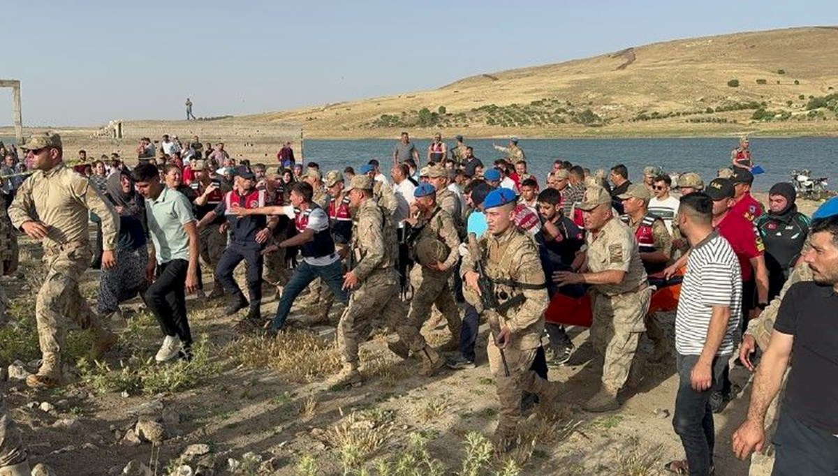 Serinlemek için baraja giren çocuk boğuldu