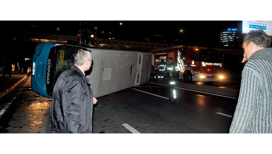 İstanbul'da halk otobüsü devrildi: 2'si ağır 6 yaralı