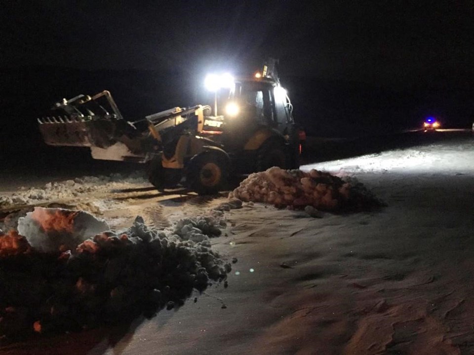 Mersin'de kar nedeniyle aracıyla yolda mahsur kalan Meksikalı aile kurtarıldı - 1