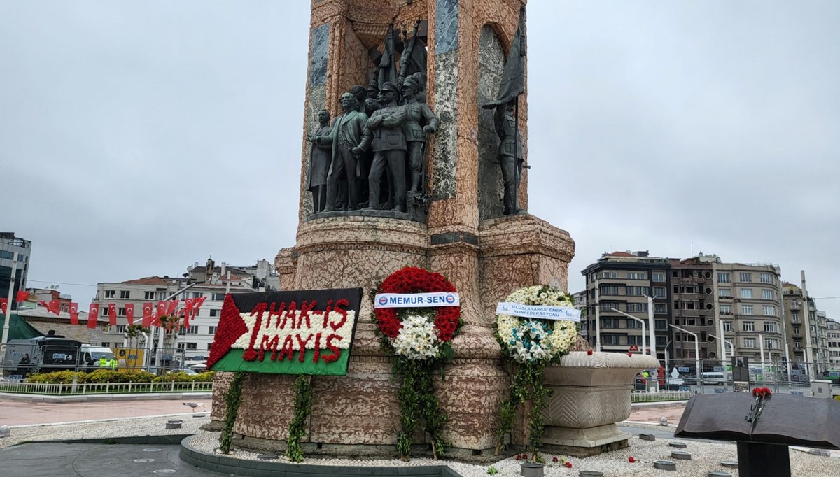 Memur-Sen Taksim’e çelenk bıraktı