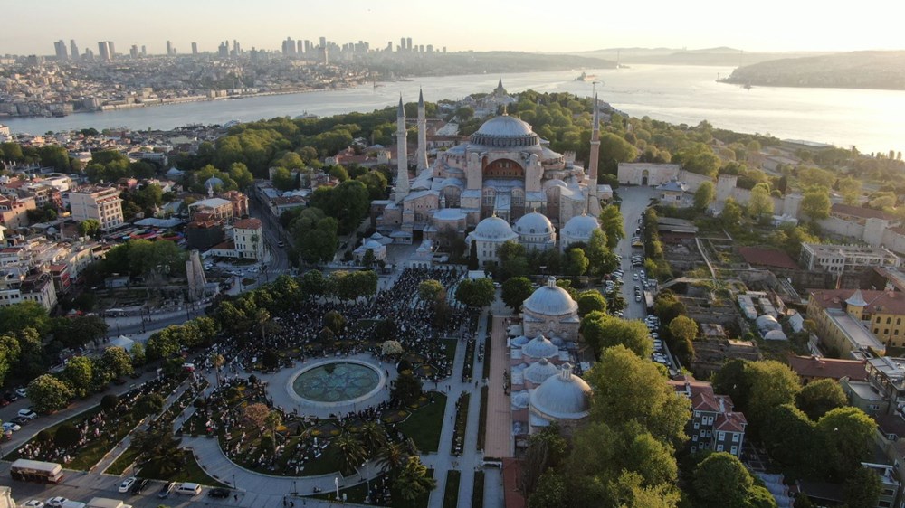 Ayasofya'da 87 yıl sonra ilk Ramazan Bayramı namazı kılındı - 24