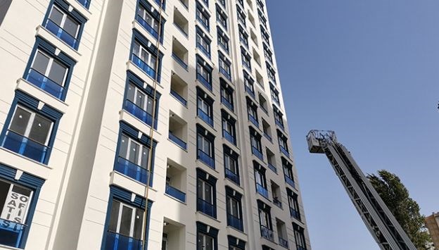 İstanbul'da 14 katlı binada yangın