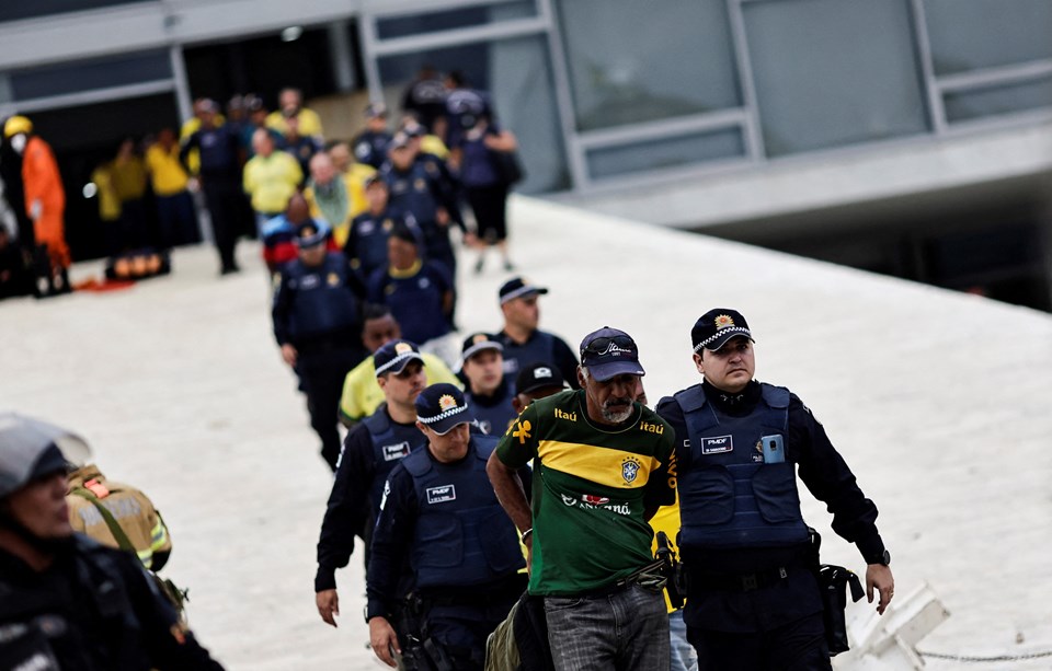 Brezilya'da Bolsonaro destekçilerinden Kongre baskını - 4