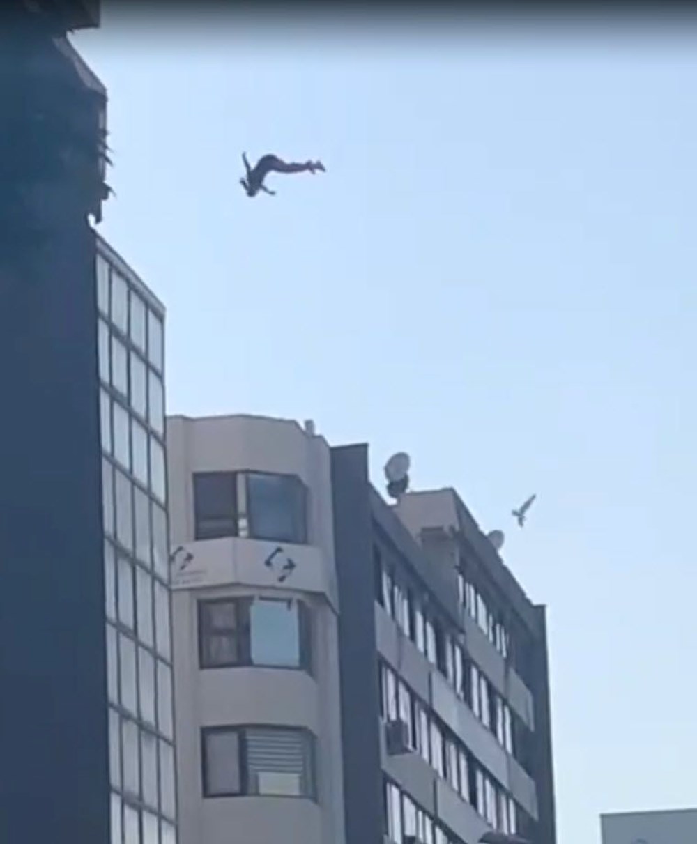 16'ncı kattan kendini aşağıya bıraktı - 9
