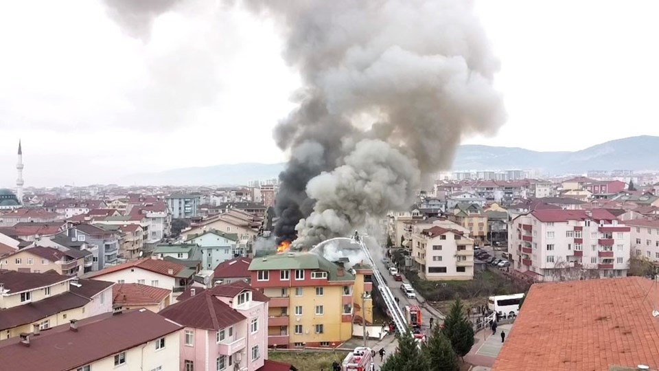 Kocaeli'de 5 katlı binada yangın - 2