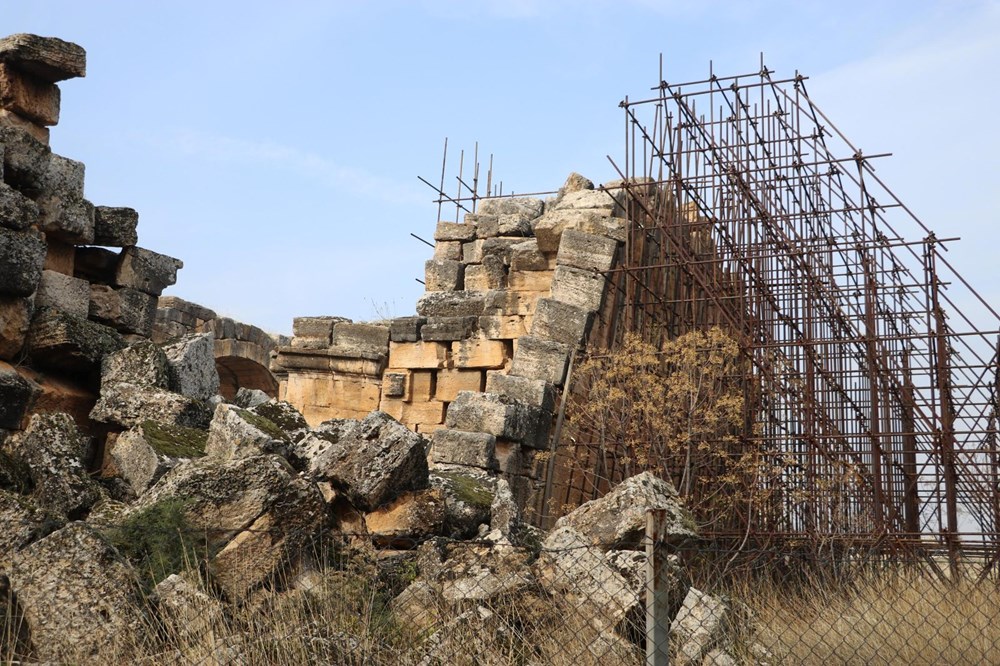 Hierapolis Antik Kenti'nde yıkılma tehlikesi - 8