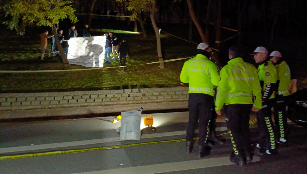 Esenler'de seyir halindeki otomobile silahlı saldırı: 1 ölü, 1 yaralı Esenler'de seyir halindeki otomobile silahlı saldırı: 1 ölü, 1 yaralı