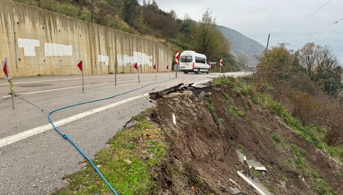 Bartın-Cide yolunda heyelan