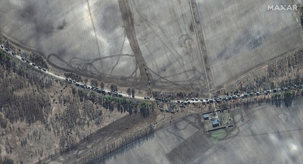 Putin’in
yıkım ordusu: 64 kilometrelik konvoy Kiev sınırında durdu - 6