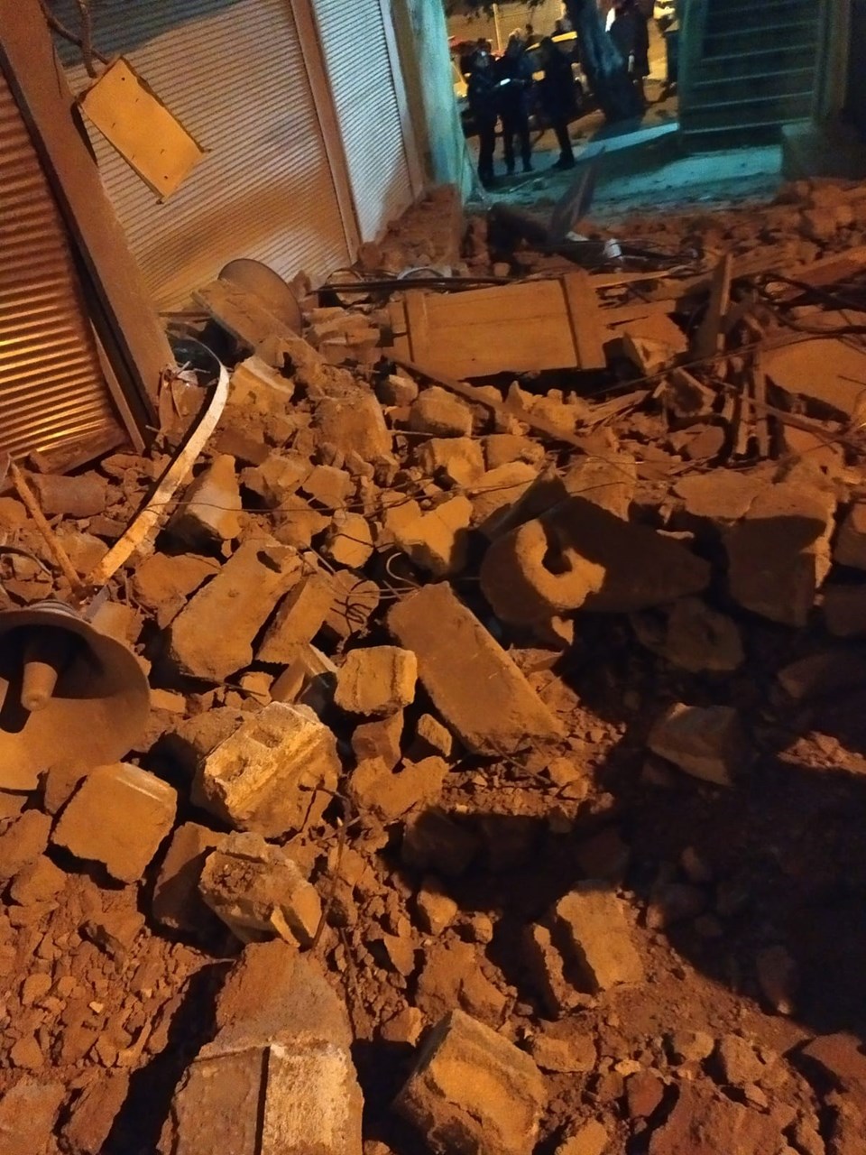 SON DAKİKA HABERİ: İzmir'de 4,9 büyüklüğünde deprem: 2 can kaybı - 3