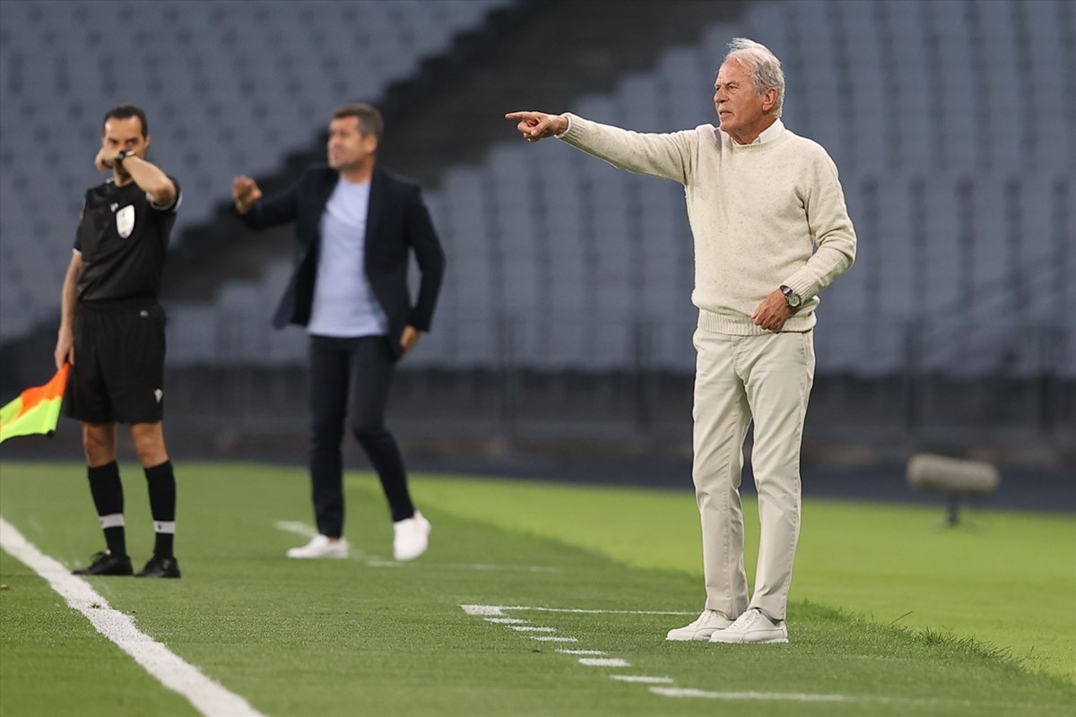 Altay teknik direktörü Mustafa Denizli
