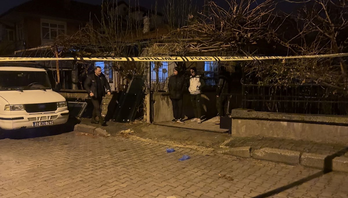 Isparta'da zehirlenme şüphesi: Bir kişi öldü, üç kişi hastaneye kaldırıldı Isparta'da zehirlenme şüphesi: Bir kişi öldü, üç kişi hastaneye kaldırıldı