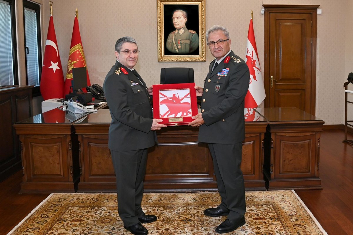 Kara Kuvvetleri'nde devir teslim günü